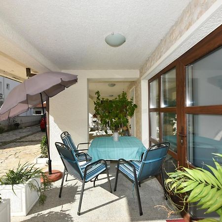 Lovely Apartment In The Groundfloor Zadar Bagian luar foto