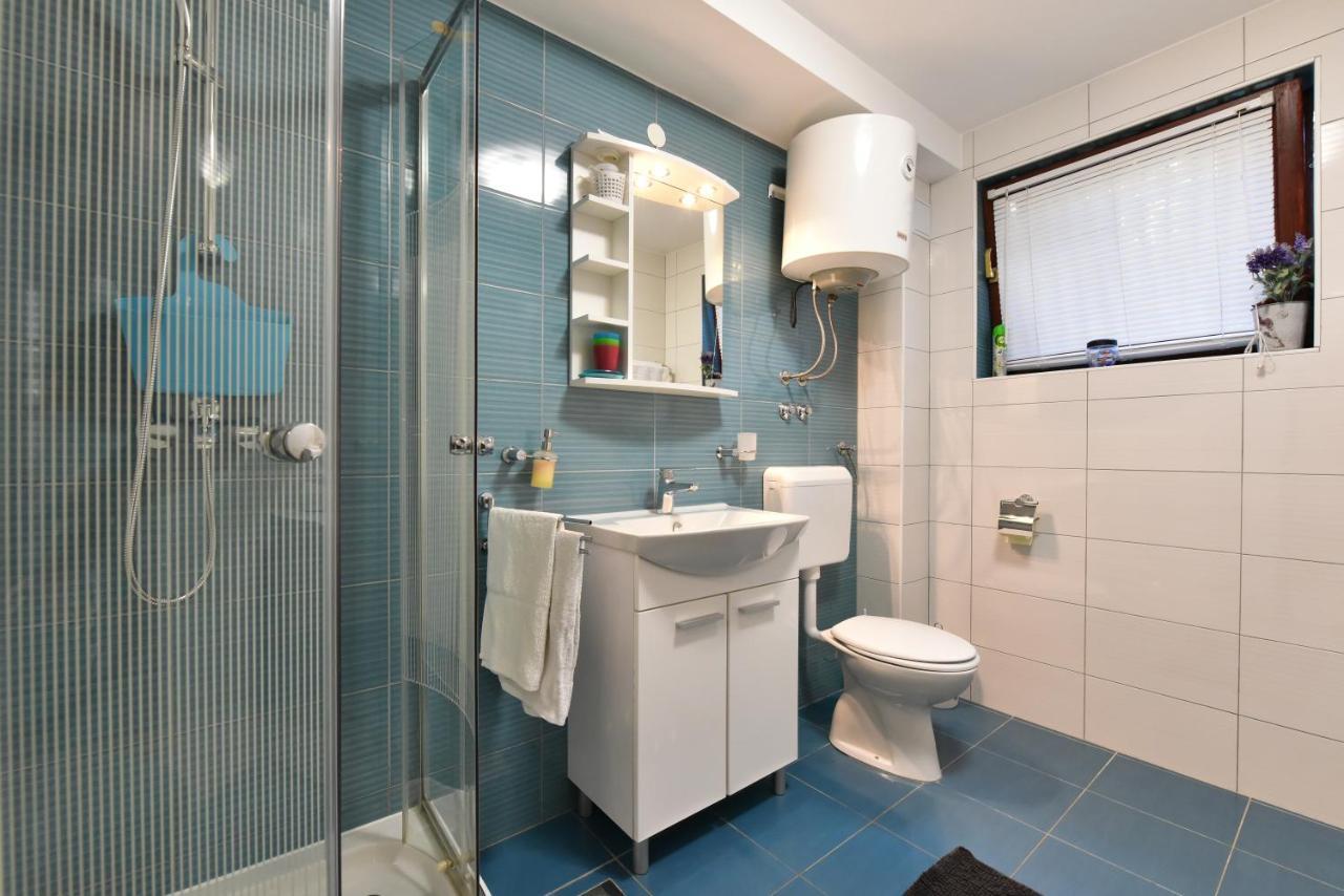 Lovely Apartment In The Groundfloor Zadar Bagian luar foto