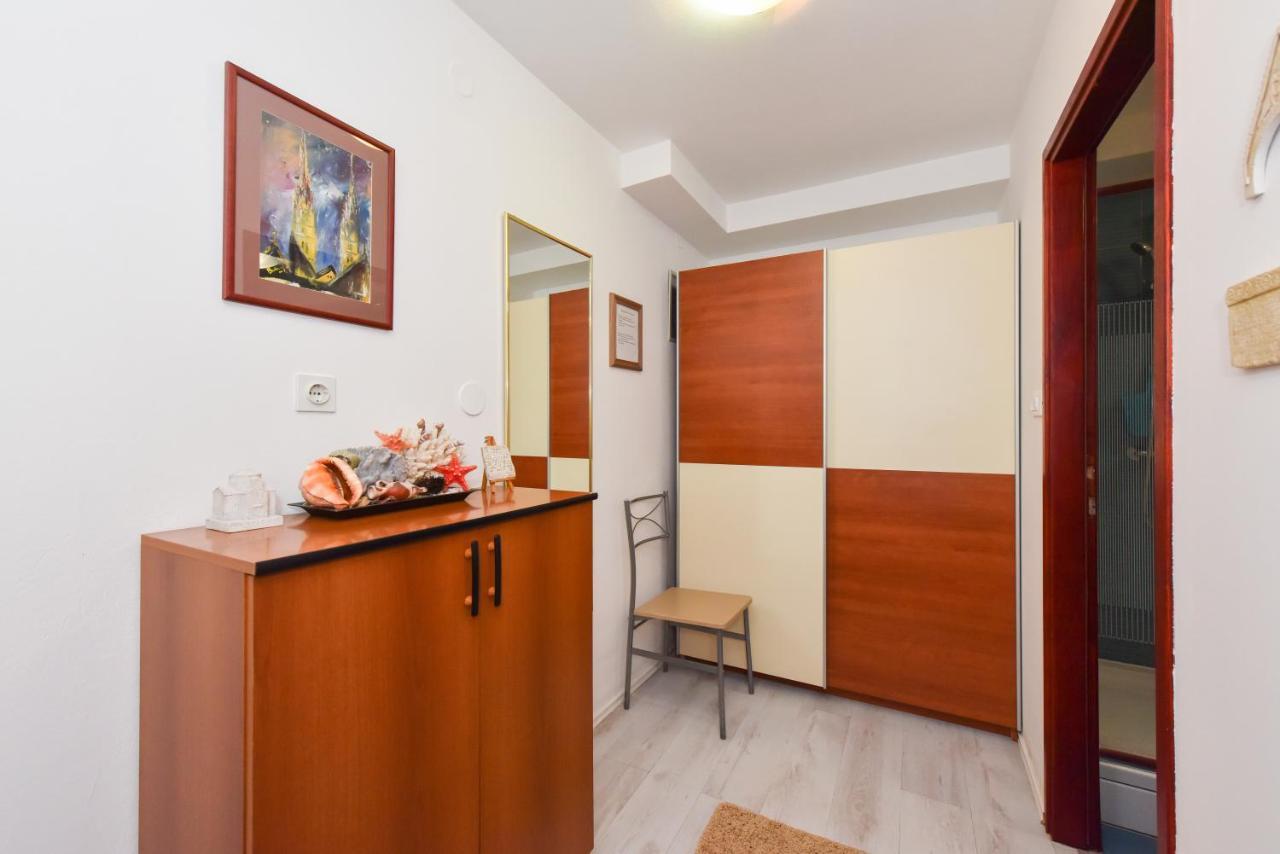 Lovely Apartment In The Groundfloor Zadar Bagian luar foto