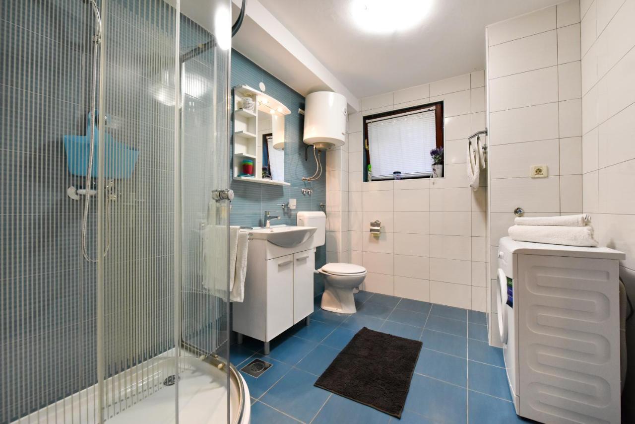 Lovely Apartment In The Groundfloor Zadar Bagian luar foto