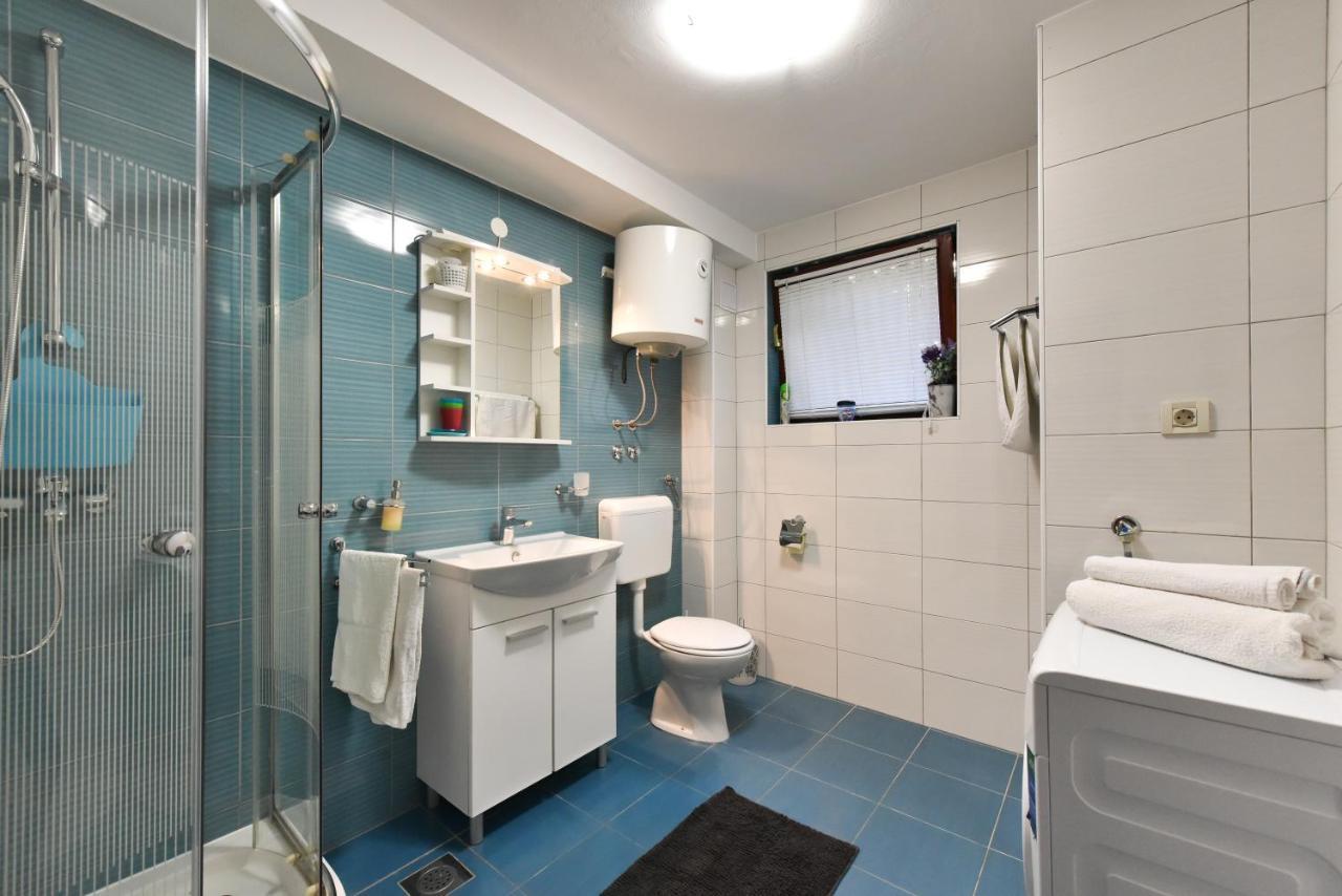 Lovely Apartment In The Groundfloor Zadar Bagian luar foto