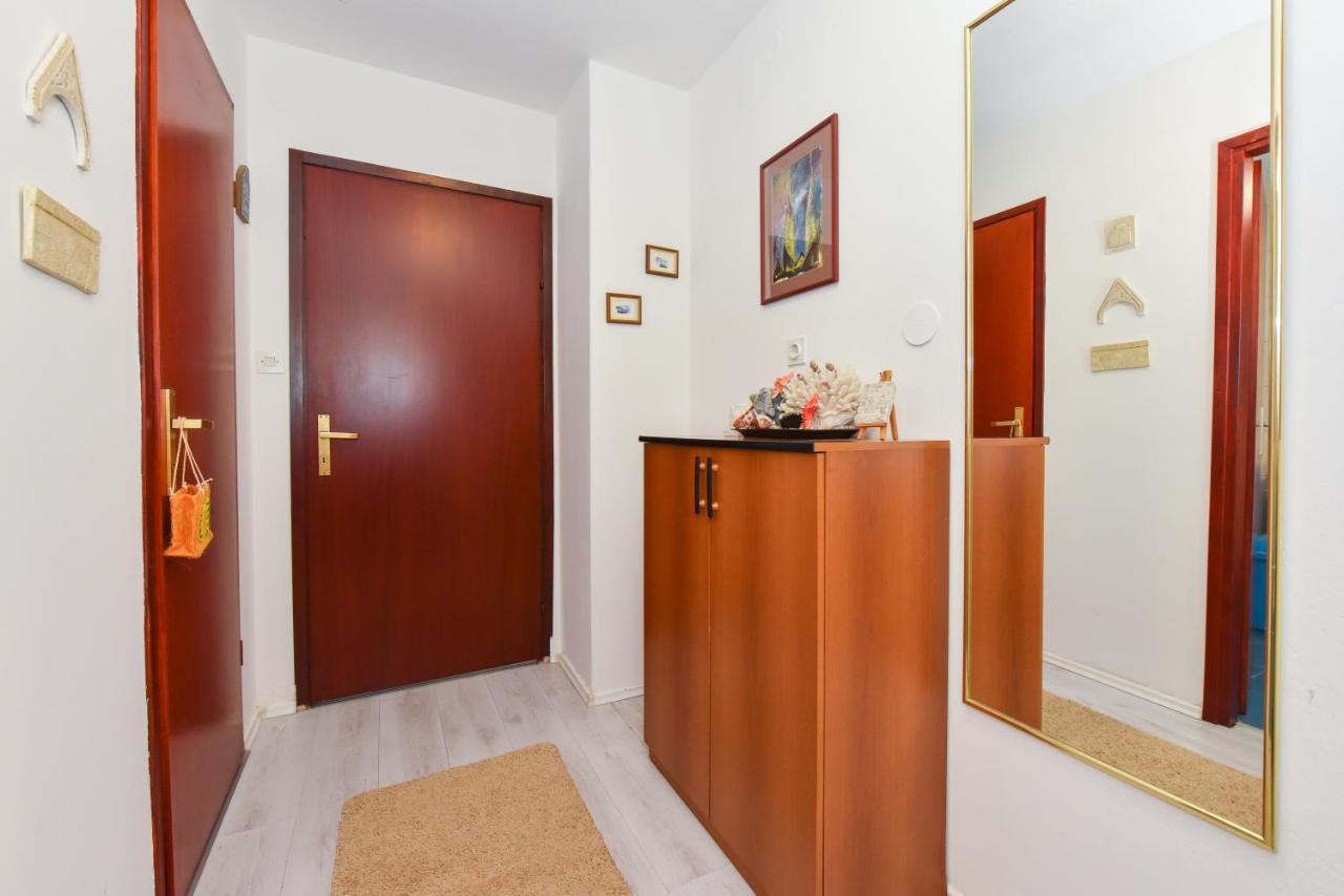 Lovely Apartment In The Groundfloor Zadar Bagian luar foto