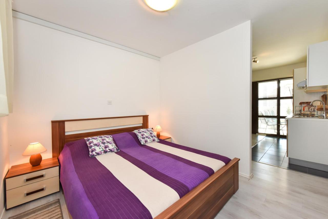 Lovely Apartment In The Groundfloor Zadar Bagian luar foto