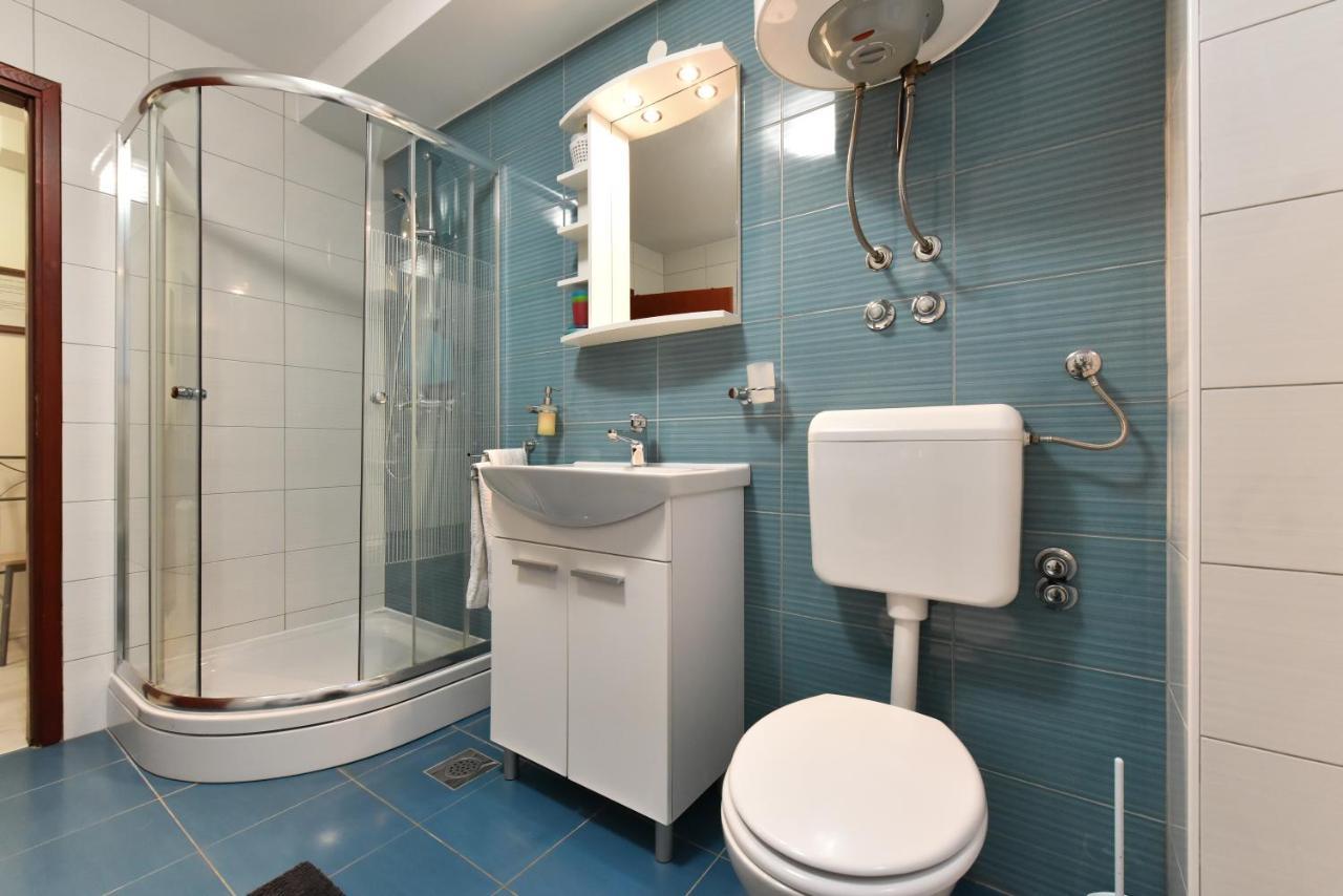 Lovely Apartment In The Groundfloor Zadar Bagian luar foto