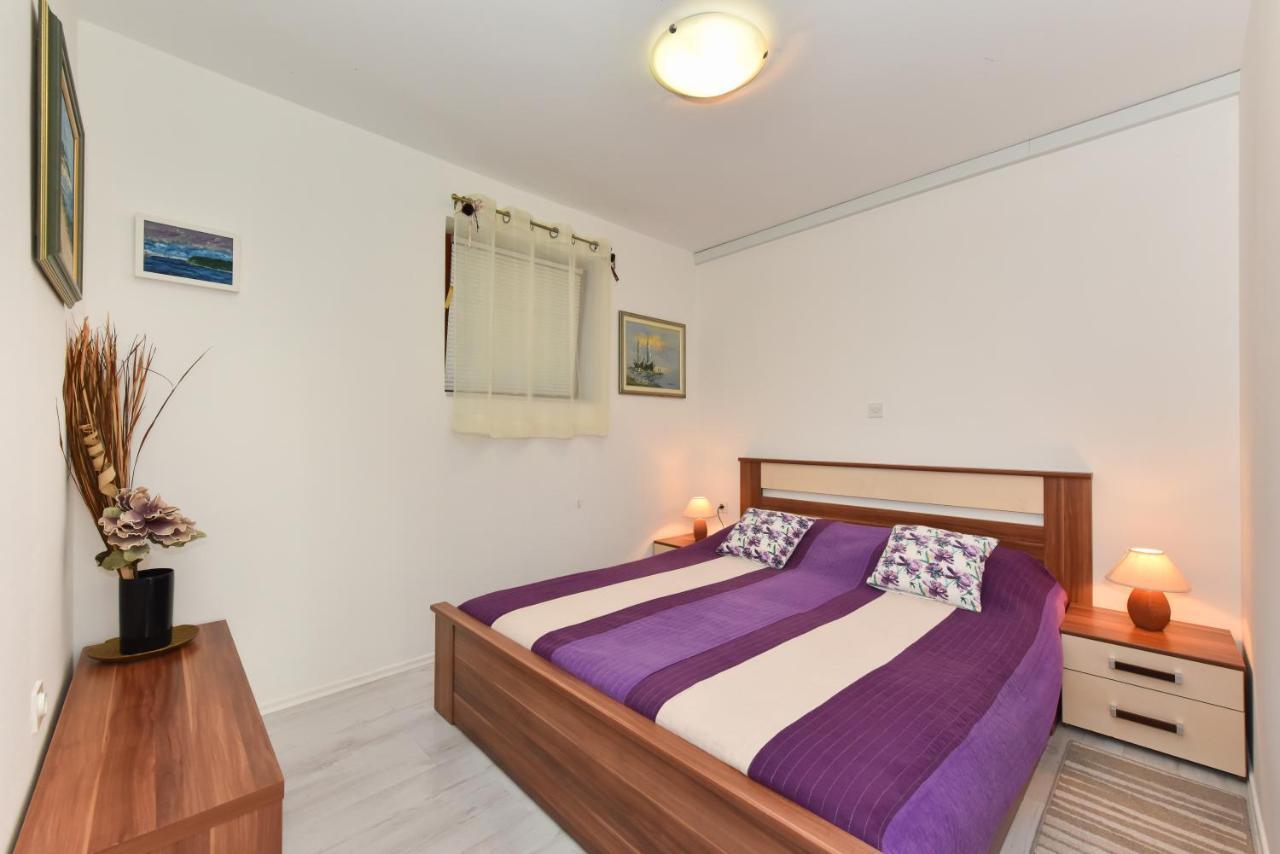 Lovely Apartment In The Groundfloor Zadar Bagian luar foto